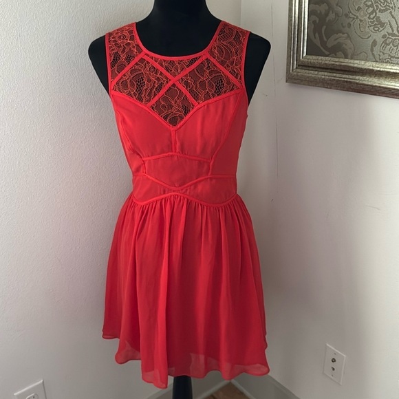 BCBGeneration Lava sleeveless fit & flare lace panel mini dress Sz 6 - Picture 2 of 11